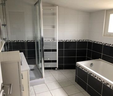 Location Appartement 3 pièces 89m² NOYELLES SOUS LENS 62221 - Photo 5