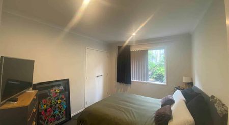 Lovely 3-Bedroom Brick & Tile Home - Photo 3