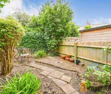 2 bedroom semi-detached house to rent - Photo 5