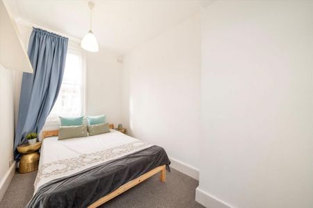 3 bedroom flat to rent - Photo 2