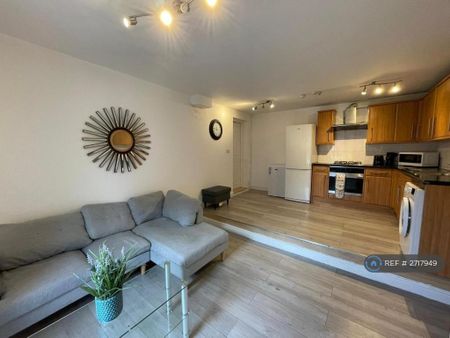 2 bedroom flat to rent - Photo 2