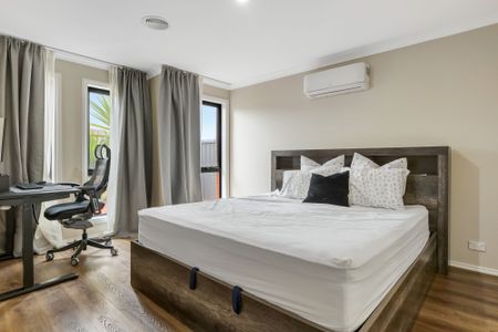 Contemporary Elegance Meets Family Comfort! - Photo 2