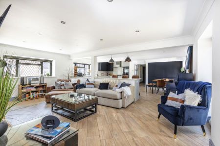 5 bedroom semi-detached house to rent - Photo 2