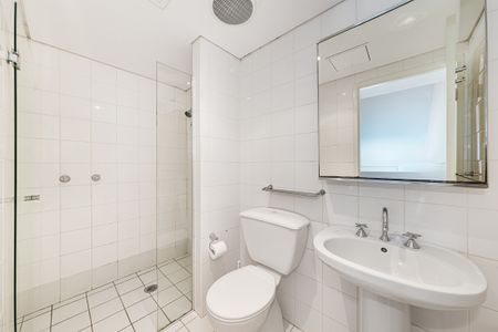 Uninterrupted Paddington Views - Penthouse Dual Level Warehouse Conversion with Parking - Photo 2