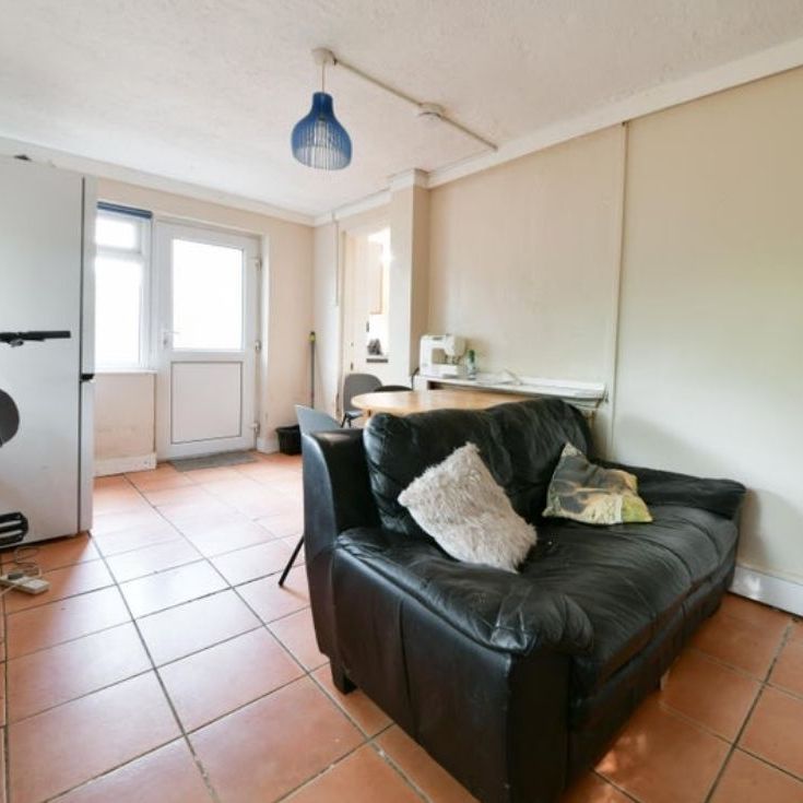 Room in a Shared House, The Highway, BN2 - Photo 1