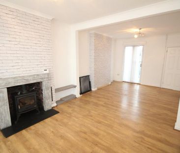 3 bedroom end of terrace house to rent - Photo 4