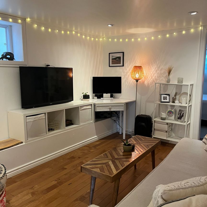 For Lease - 92 Kenilworth (Lower) Avenue, Toronto, Ontario - Photo 1