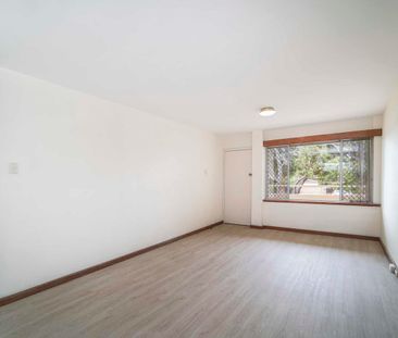Bright & Spacious - Photo 2