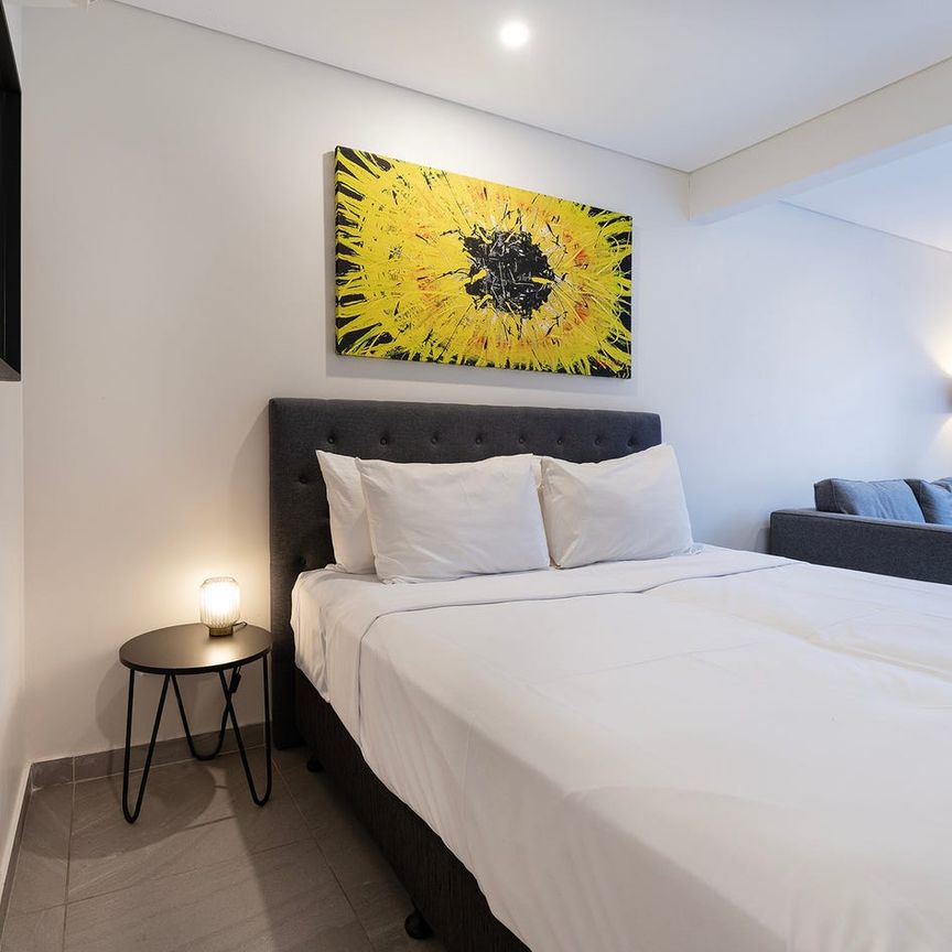 Move in ready studio apartment! - Photo 1