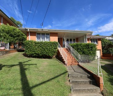 Exellent Location - 4 Bedroom Home - Photo 6