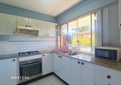 Spacious Two Bedroom Unit - Walk to Pendle Hill Train Station - Photo 2