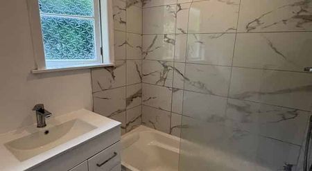 Tidy house ready for move - Photo 5