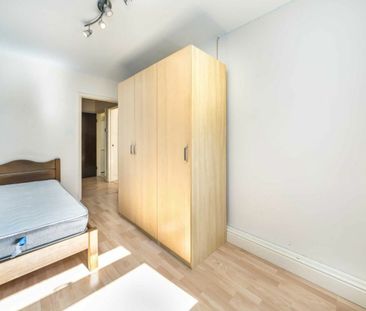 Holden Road, N12, London - Photo 2