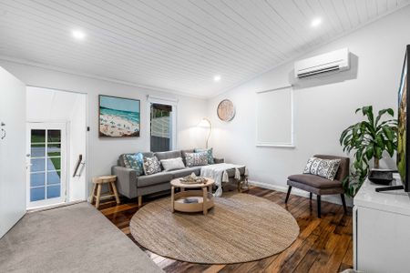 6 Killarney Avenue, Manly West. - Photo 4