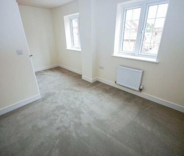 4 bedroom semi-detached house to rent - Photo 4