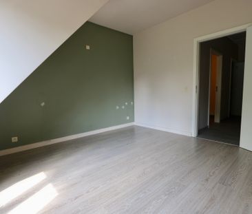 Mooi duplex appartement met 2 slaapkamers en terras! - Photo 4
