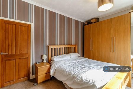 2 bedroom terraced house to rent - Photo 4