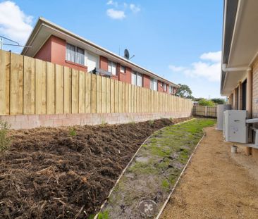 Modern 3 Bedroom Unit In Great Location - Photo 1