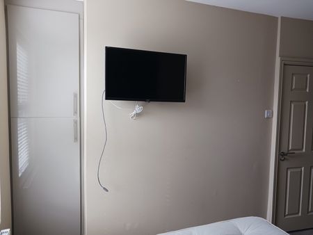 Room in a Shared Flat, Huntly Road, L6 - Photo 4