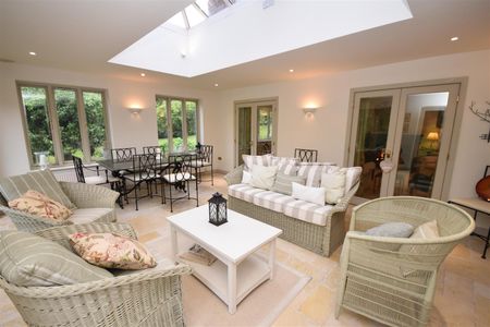 Puddington Lane, Burton - Photo 2