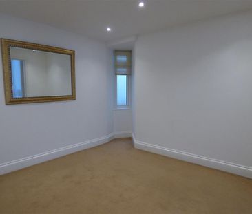 4 bedroom flat to rent - Photo 3