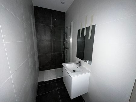 Location Appartement 5 pièces 92m² - Photo 4