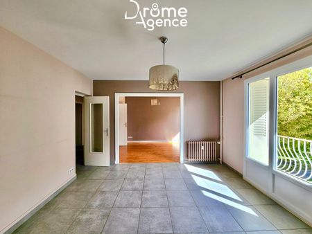 Location Appartement 3 pièces 74m² VALENCE 26000 - Photo 2