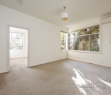 2/2A Burnie Street, Toorak - Photo 1