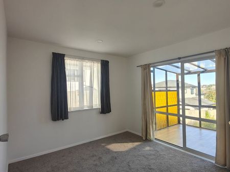 Renovated 3-Bedroom Standalone Home + Sunroom - Photo 3