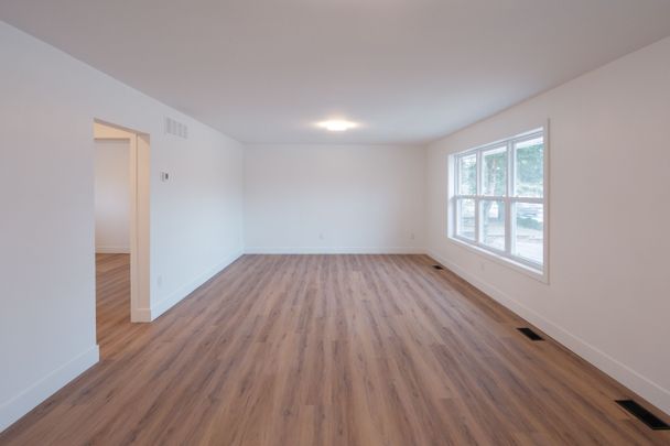 For Lease - 2137 Mount Forest Drive Unit# Upper, Burlington, Ontario - Photo 1