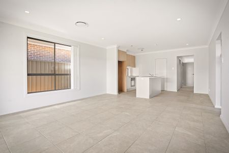 Stunning Brand New 4-Bedroom Home for Rent in Oran Park - Photo 2