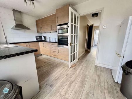 1 bedroom in a house share to rent - Photo 5