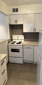 Jr 1 BR suite near English Bay and Stanley Park - Photo 3