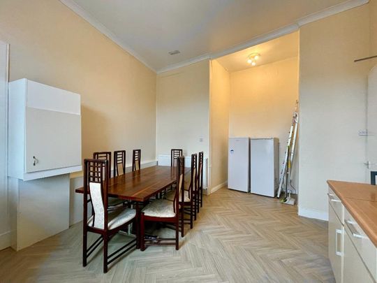 4 bedroom flat to rent - Photo 1