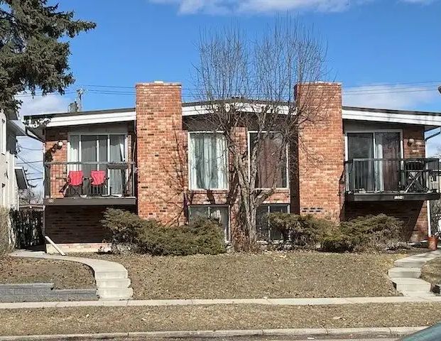 Cosy 2 bedroom apartment, walking distance to downtown Calgary | B - 130 12 Avenue Northeast, Calgary - Photo 1