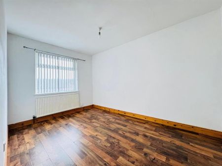 105 East Way, Rathcoole, Newtownabbey, BT37 9NW - Photo 3