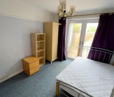 Filton Avenue, Filton - Photo 5