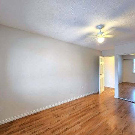 Cozy 2 Bedroom Apartment + Den - Photo 3