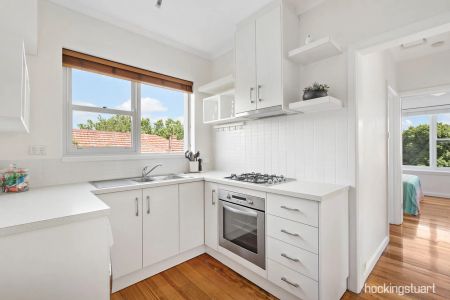 Lifestyle living in a serene and leafy boutique setting - Photo 5