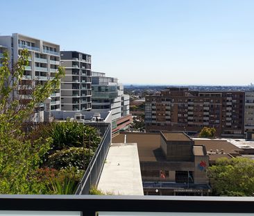 Luxury & C. B.D Located 3-Bedroom Apartment with Stunning City & Di... - Photo 2