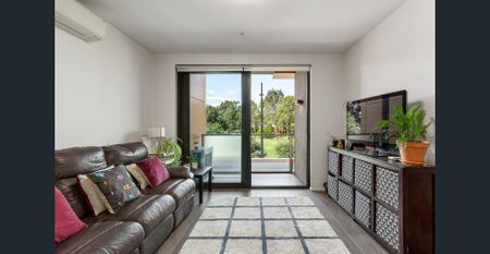 Park Facing 2 Bedroom Apartment - Unfurnished - Photo 2