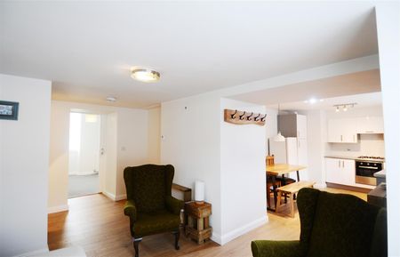 2 Bed Flat - Ground Floor - Photo 5