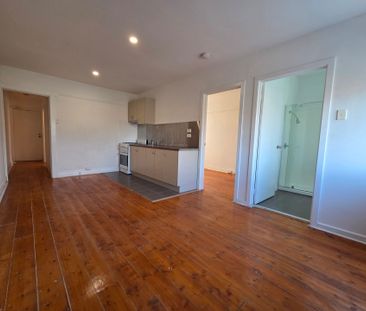 Neat and Practical Living with Everyday Convenience - Photo 1