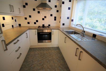 2 bedroom apartment to rent - Photo 4