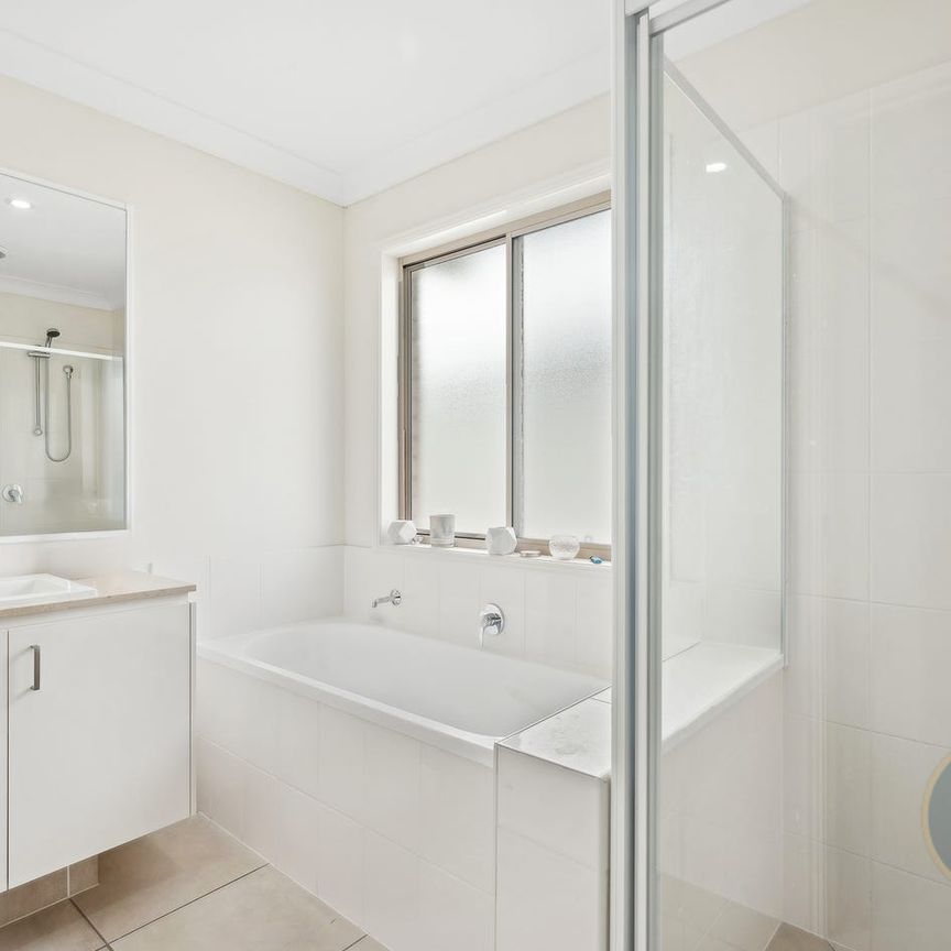 Perfect Pimpama Family Home - Photo 1