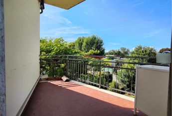 Appartamento con 2 camere, arredato.