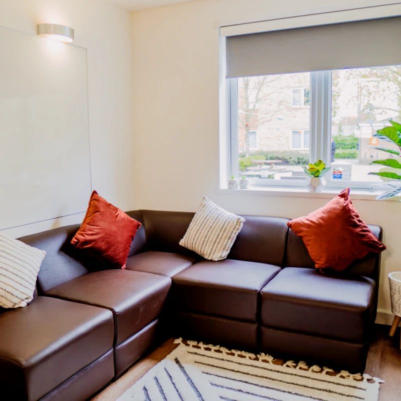 Third Floor Five Bed Cluster - Photo 1