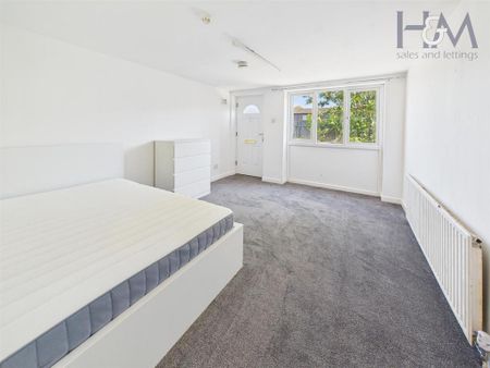 4 bedroom terraced house to rent - Photo 4
