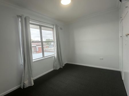 Neat & Convenient 2-Bedroom Unit - Photo 3