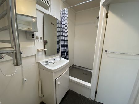 Cute & compact on the coast - Photo 2